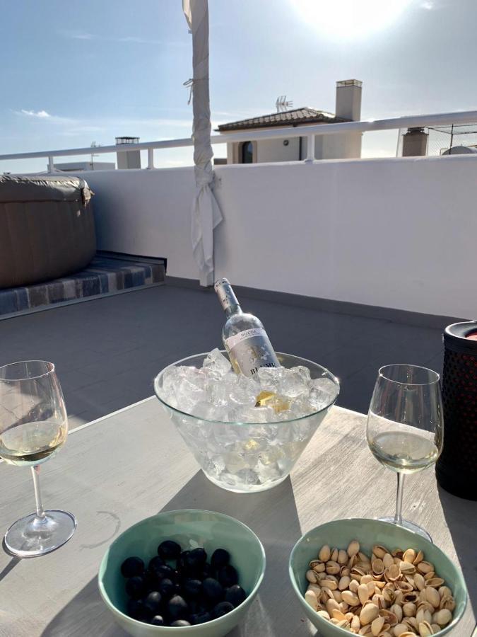 קאלה ראטג'אדה Sonne & Meerblick Aus 40 Grad Heissem Whirlpool Geniessen - Zentral Am Hafen Und Dennoch Ruhig מראה חיצוני תמונה